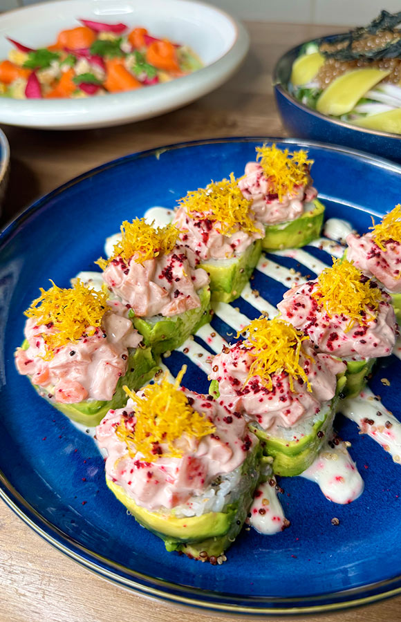 1 Roll o 1 postre gratis de la carta